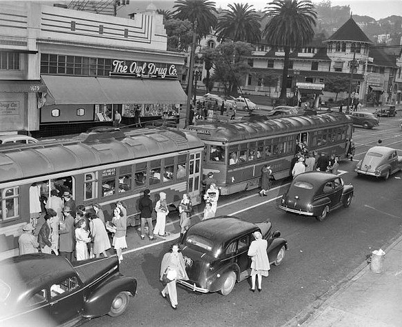 20110912_1940hollywoodhighland_cropped